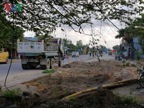 Quảng Ngãi: 3 năm, 6 lần gia hạn vẫn chưa xong 18 km đường - Ảnh 4.