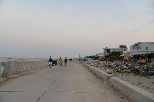 "Quay cuồng" với đất ven biển, miền núi