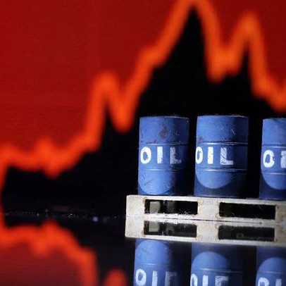 Reuters: Đầu tư dầu 'lãi đậm' hơn chứng khoán và USD trong năm 2022