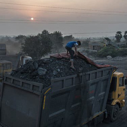 Reuters: Nguy cơ thiếu điện cao vì tăng trưởng nóng, nhập khẩu than đá và dầu mỏ của Việt Nam tăng vọt