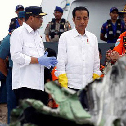 Rơi máy bay Indonesia: Chiếc Boeing tông phải "bom mưa"?