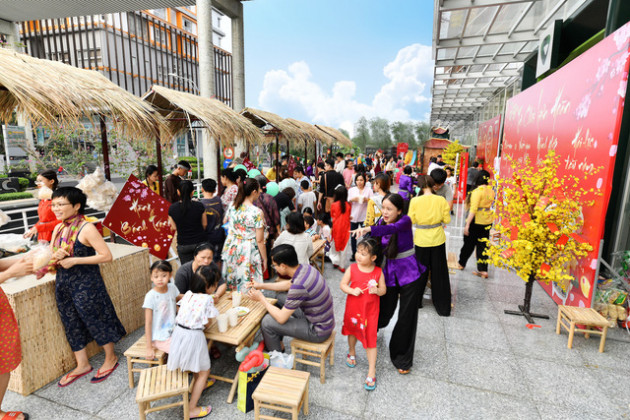 Rộn ràng Tết Việt ở chung cư, khu đô thị - Ảnh 2. Rộn ràng Tết Việt ở chung cư, khu đô thị - Ảnh 2.