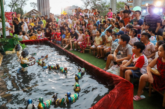 Rộn ràng Tết Việt ở chung cư, khu đô thị - Ảnh 3. Rộn ràng Tết Việt ở chung cư, khu đô thị - Ảnh 3.