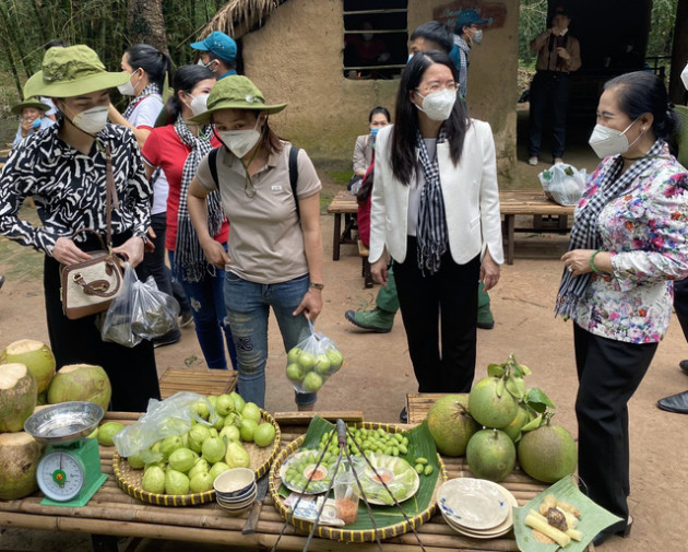 Rục rịch tái khởi động, du lịch Việt sống chung với COVID-19 - Ảnh 1.