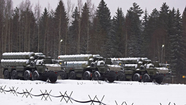 S-400 đến Belarus, trực thăng Nga "lội ngược dòng" sang Ukraine
