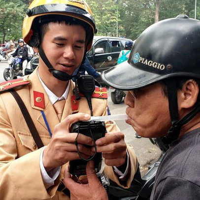 Sabeco: Tin đồn kéo lùi doanh thu quý cuối năm, đang lên ý tưởng thích nghi với quy định uống rượu bia thì không lái xe