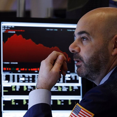 Sắc đỏ tiếp tục bao trùm Phố Wall, cổ phiếu công nghệ 'đuối sức', Dow Jones rớt hơn 500 điểm