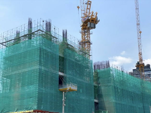 Sài Gòn đường phố vắng tanh, công trường vẫn tấp nập thi công - Ảnh 16.