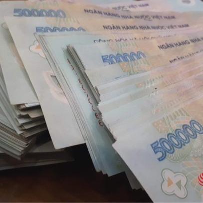 Sẵn hơn 2 tỷ đồng, năm nay tôi nên đầu tư vào bất động sản hay chứng khoán?