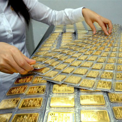 Sau chuỗi ngày tăng dựng đứng và vượt 56 triệu đồng/lượng, giá vàng chiều nay bất ngờ quay đầu giảm mạnh