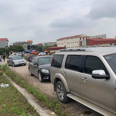 Sau cơn sốt đất, nhiều nhà đầu tư rơi vào tình thế "tiến thoái lưỡng nan"