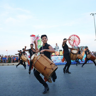 Sau Covid-19, du lịch Sầm Sơn bùng nổ với lễ hội Carnival đường phố