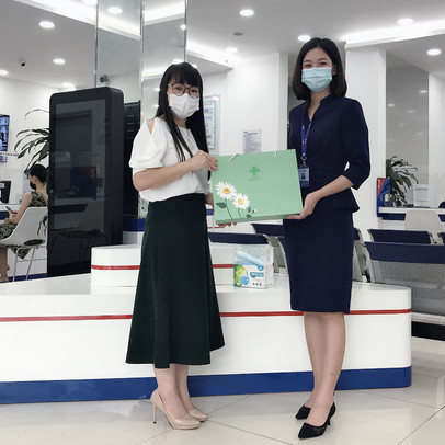 SCB hỗ trợ cho CBNV có hoàn cảnh khó khăn do ảnh hưởng Covid-19