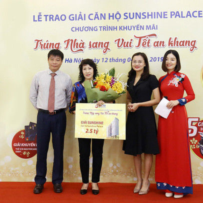 SCB trao giải cho khách hàng trúng thưởng căn hộ cao cấp Sunshine Palace
