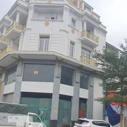 Shophouse, nhà phố và mặt bằng kinh doanh vắng bóng khách thuê vì giá cao