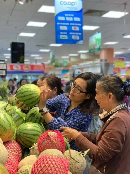 Siêu thị hốt bạc trong mùa bán Tết, doanh thu cao kỷ lục - Ảnh 1.