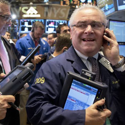 Số liệu kinh tế khả quan, Dow Jones hồi phục hoàn toàn sau mức giảm trong năm 2020, S&P 500 lần đầu đóng cửa trên mốc 3.500 điểm