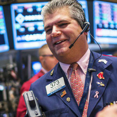 Số liệu việc làm tháng 10 tích cực, Dow Jones bứt phá hơn 300 điểm