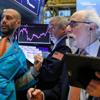 Số liệu việc làm yếu kém, Dow Jones bất ngờ quay đầu giảm điểm dù đã chạm mức 29.000 điểm lần đầu tiên