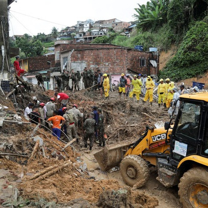 Số nạn nhân tử vong do lũ lụt ở Brazil tăng lên 57 người, hàng nghìn người phải di dời