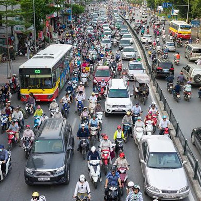 Số ô tô trên 100 hộ dân trong nhóm giàu nhất Việt Nam chênh lệch ra sao so với 100 hộ dân trong nhóm nghèo nhất?