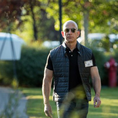 Số tiền Jeff Bezos kiếm được trong 1 phút gấp 4 lần lương cả năm của công nhân Mỹ