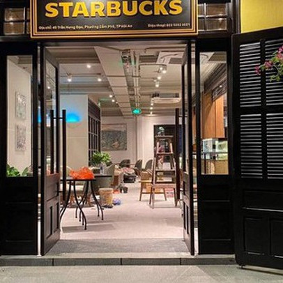 Starbuck và Phúc Long đổ bộ Hội An: Như "anh em" sinh đôi, không còn xanh lá, chỉ có vàng và đen