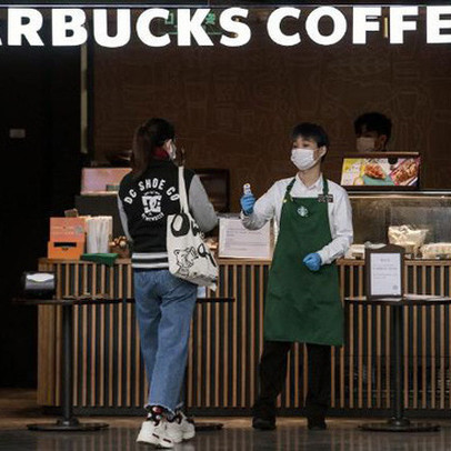 Starbucks dự đoán doanh thu tại Trung Quốc sụt giảm 50% vì Covid-19