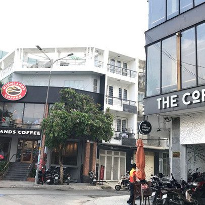 Starbucks, Trung Nguyên, The Coffee House rời đất vàng: Ai rồi cũng xuống đường bán dạo