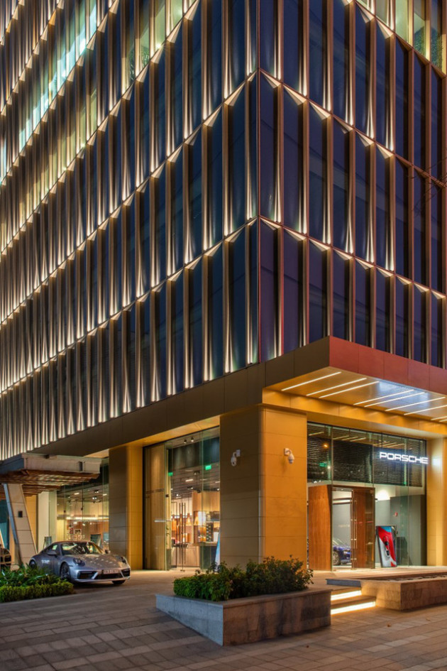 Studio của Porsche chính thức khai trương tại tòa nhà Capital Place ở Hà Nội - Ảnh 1.