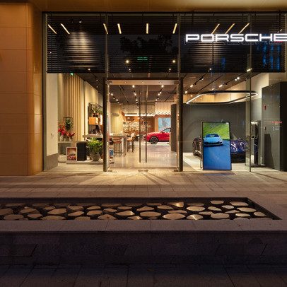 Studio của Porsche chính thức khai trương tại tòa nhà Capital Place ở Hà Nội