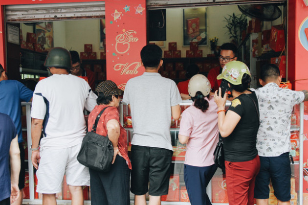 Sức sống mãnh liệt của chiếc bánh nướng, bánh dẻo gói cả mùa trăng Hà Nội - Ảnh 2. Sức sống mãnh liệt của chiếc bánh nướng, bánh dẻo gói cả mùa trăng Hà Nội - Ảnh 2.