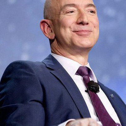 Tài sản của Jeff Bezos tăng 12 tỷ USD sau 1 đêm nhờ 'những đám mây'