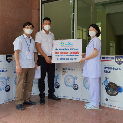 Tân Á Đại Thành tặng máy lọc nước cho bệnh viện dã chiến Bắc Giang, Bắc Ninh