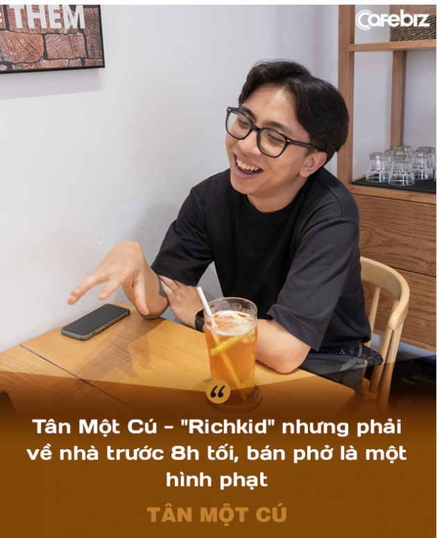  Tân Một Cú - thiếu gia nhà Phở 10 Lý Quốc Sư: Làm YouTube nghèo hơn bán phở! - Ảnh 2.