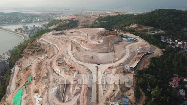 Tận thấy những ngọn đồi trọc đầu vì dự án ở Hạ Long - Ảnh 1.