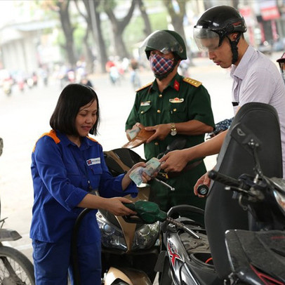 Tăng kịch khung thuế bảo vệ môi trường với xăng dầu: Gánh nặng dồn lên vai người tiêu dùng