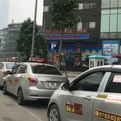 Taxi công nghệ được gắn mác "xe hợp đồng"