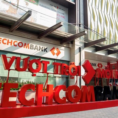 Techcombank nói gì với cổ đông về kế hoạch rót hơn 10.000 tỷ cho TCBS?