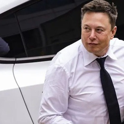 Tesla chịu trận vì Elon Musk