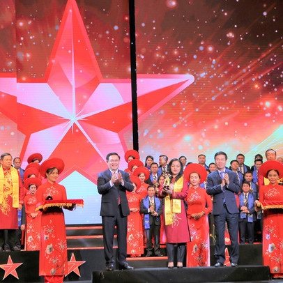 TGĐ Sacombank Nguyễn Đức Thạch Diễm là CEO ngân hàng duy nhất được giải Sao Đỏ 2019