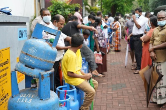 Thảm cảnh ở đất nước vỡ nợ Sri Lanka : Người dân không dám đi vệ sinh vì phí quá đắt, đến bệnh viện hay mua thuốc giảm đau cũng là điều xa xỉ - Ảnh 4.