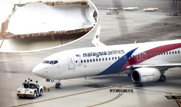 Thân nhân hành khách trên MH370 công bố tìm thấy mảnh vỡ của máy bay