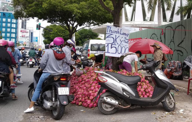 Thanh long, dưa hấu rớt giá còn 6.000 đồng/kg vì thị trường Trung Quốc bấp bênh