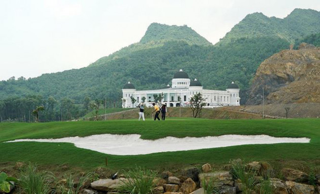 Thanh tra Bộ Xây dựng xử phạt sân golf “khủng” xây dựng trái phép ở Hà Nam - Ảnh 1.