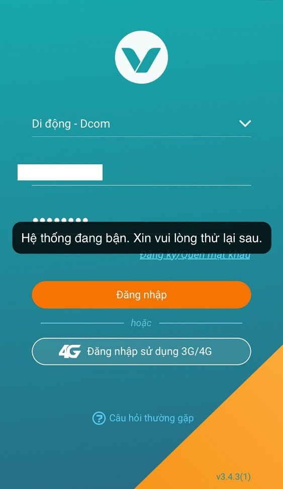 Thất thủ ở các điểm giao dịch ở thành phố, khách hàng đến tỉnh khác để đăng ký thông tin thuê bao - Ảnh 1.