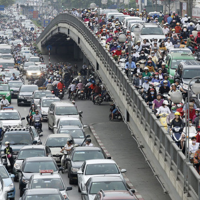 The Guardian: BRT và tuyến Metro có giảm được tắc đường và ô nhiễm ở Hà Nội không? Có, nhưng nó phải tiện để người ta dùng nhiều cái đã