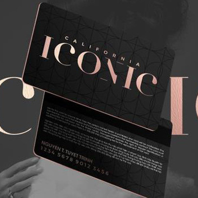 Thể hiện phong cách thượng lưu với chiếc thẻ quyền năng trên tay