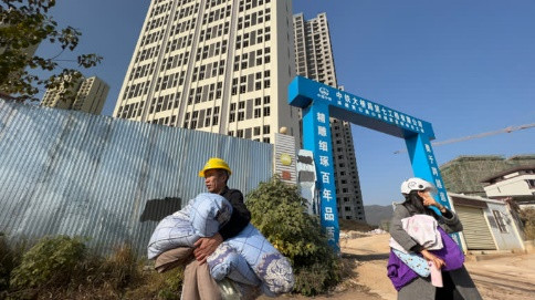 “Thị trấn ma” vạch trần bong bóng bất động sản: Dự án đồ sộ nhận kết đắng và tương lai bế tắc của những người “đỏ mắt” chờ nhận nhà - Ảnh 8.