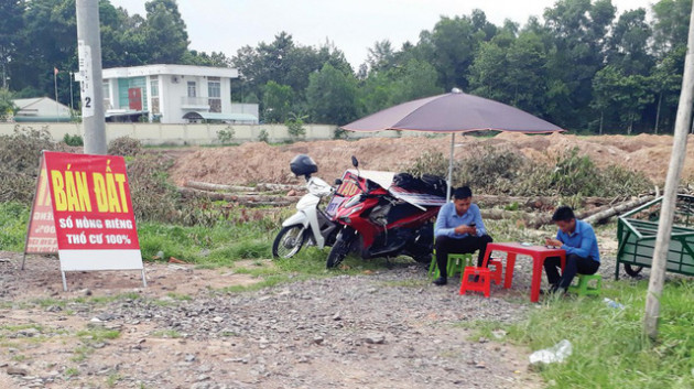 Thị trường bất động sản nhiễu loạn: sốt đất thật ít, “sốt ảo” nhiều - Ảnh 1.